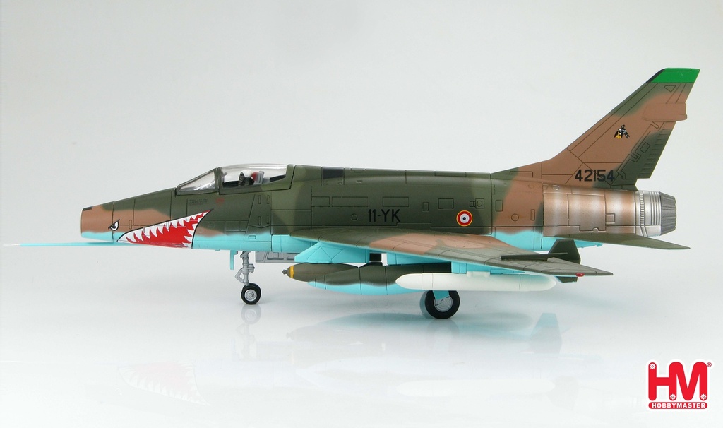 Hobby Master - F-100D-35-NH - Super Sabre - French Air Force - EC 4/11 "Jura" - Djibouti 1978 - Avec support de présentation - 1/72 - (Occasion vérifiée)