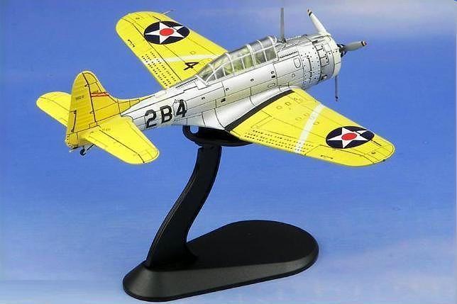 Hobby Master - Douglas SBD-2 Dauntless - VB-2 - USS Lexington - Avec support de présentation - 1/72 - (Occasion vérifiée)