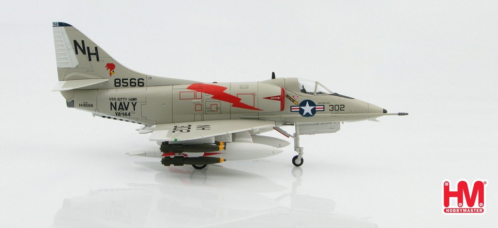 Hobby Master - Douglas A-4 Skyhawk - VA-144 "Roadrunners" - USS Kitty Hawk 190s - Avec support de présentation - 1/72 - (Occasion vérifiée)