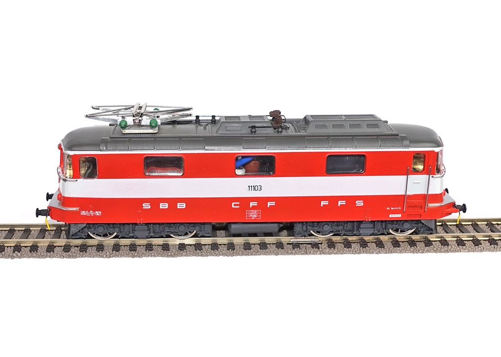 HAG 211 - Locomotive Re 4/4 II SwissExprex (SBB-CFF-FFS) - HO