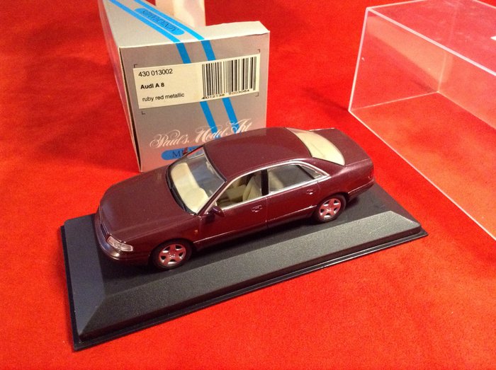 Minichamps Audi A8 - Ruby red métallic - 1/43  