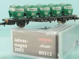 [MAR-80312] Mini-Club 80312 - Wagon-plat pour conteneurs chargé de 5 conteneurs-citernes "Königsbacher" (Wagon Insider 2002) - DB - "Z"      