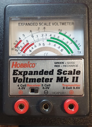 [HCA-P0351] Hobbico HCAP0351 Expanded scale Voltmeter MK II - Voltmètre pour contrôle des batteries d'émetteurs (9.6V) et récepteurs (4.8V-6.0V)