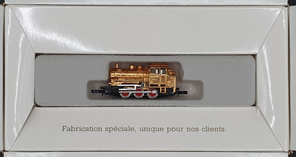 Mini-Club 8800 - La première en Or - Locomotive à vapeur - Carrosserie en or - Modèle de 1972 - Avec son emballage d'origine , texte en français - Z - (Occasion vérifiée)
