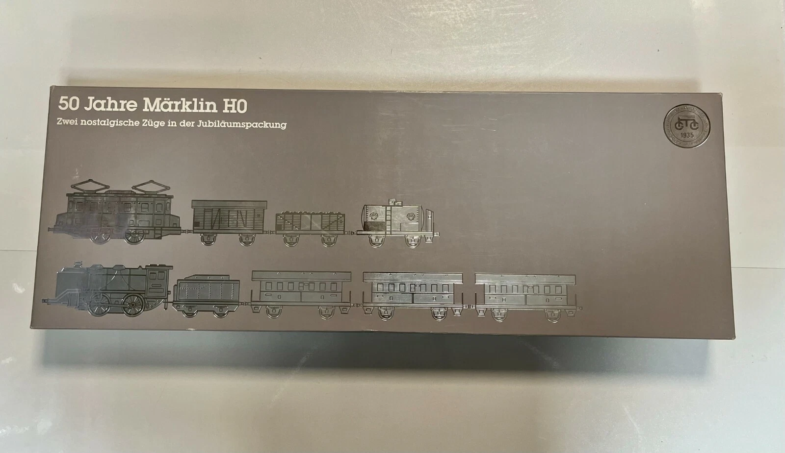 Märklin 0050 - Coffret anniversaire "50 ans Märklin" comprenant 2 Compositions tractées trains nostalgiques - HO