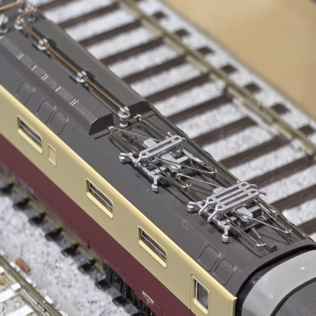 Kato - 10-781 - Coffret de l'automotrice électrique articulée SBB RAe TEE II "Gottardo" avec voitures passagers (6 éléments) - "N"