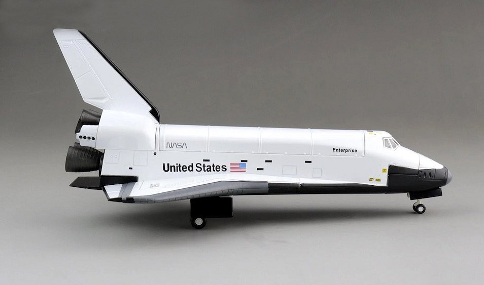 Hobby Master - Space Shuttle Orbiter "Enterprise" - Edward Air Base (1977) - 1/200