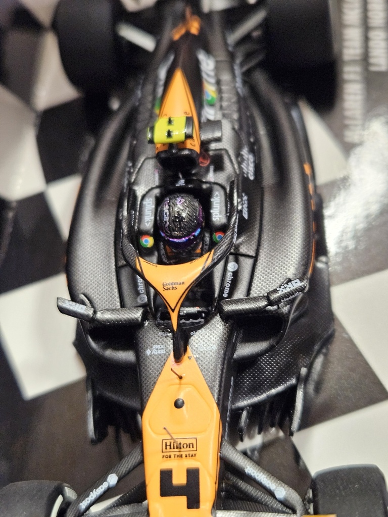 Minichamps - McLaren F1 Team MCL60 - #4 - L. Norris - 2ème place Singapore GP 2023 - 1/43 - Edition limitée à 140 pièces