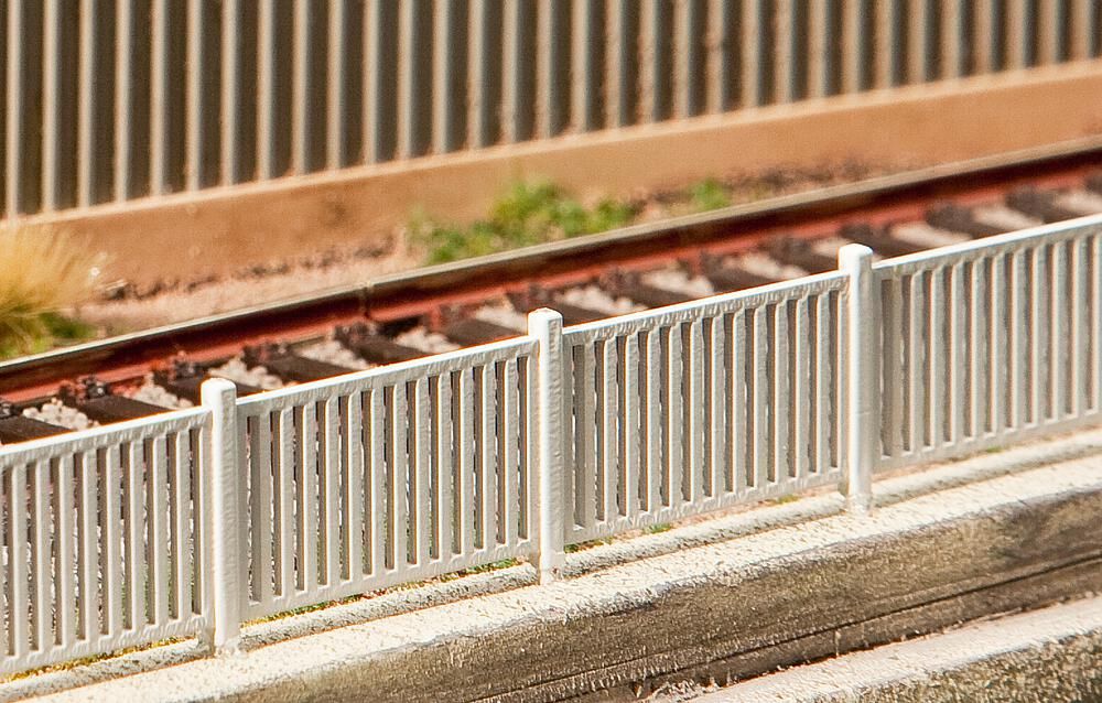 Faller 180428 Clôtures modernes - 1242mm x 1.5mm x 14.5mm - HO