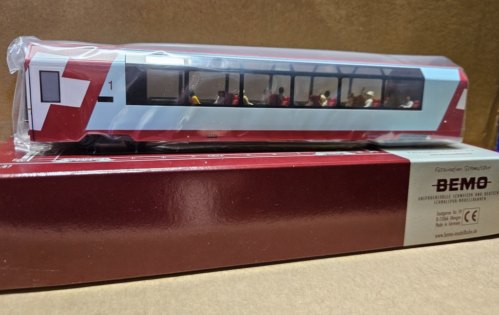 Bemo 3289 252 - Voiture Panoramique MGB Api 4042 "Glacier-Express" avec personnages - HOm