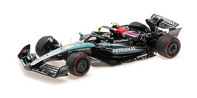 Minichamps - Mercedes-AMG Petronas Formula One Team F1 W15 E Performance - #44 - L. Hamilton - Winner British GP 2024 - with Flag - 1/18 - Limited Edition 648 pces