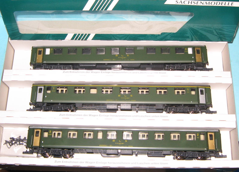 Sachsenmodelle 14017 - Coffret de 3 Voitures voyageurs - 1ère et 2ème classe - BLS - HO