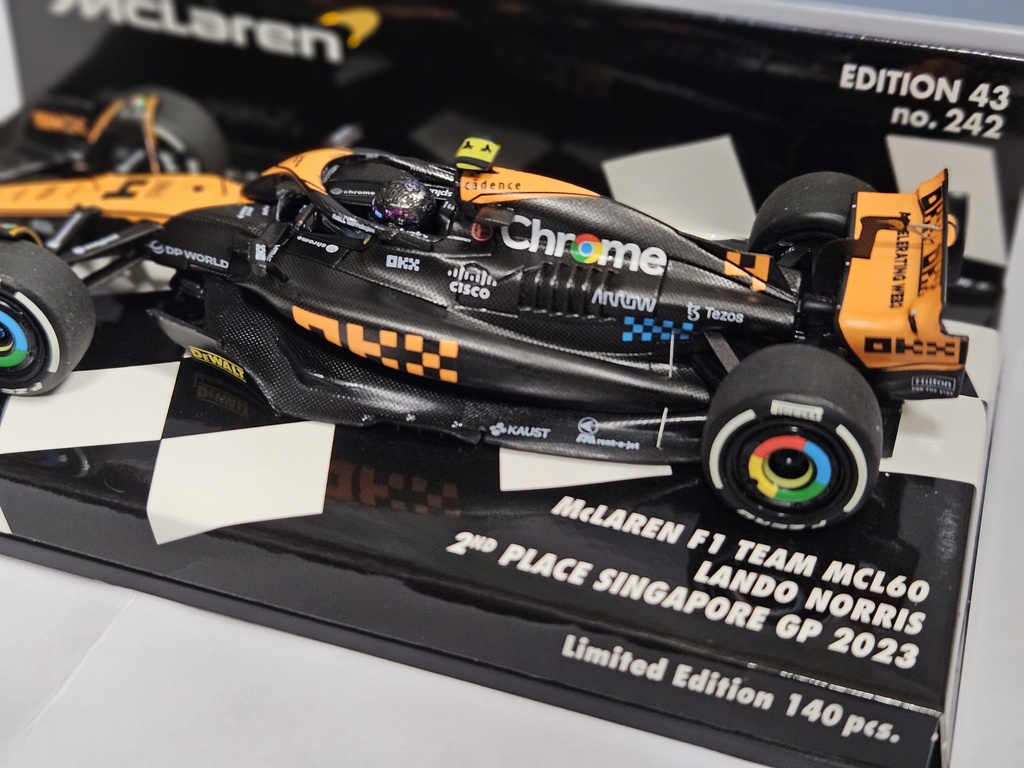 Minichamps - McLaren F1 Team MCL60 - #4 - L. Norris - 2ème place Singapore GP 2023 - 1/43 - Edition limitée à 140 pièces