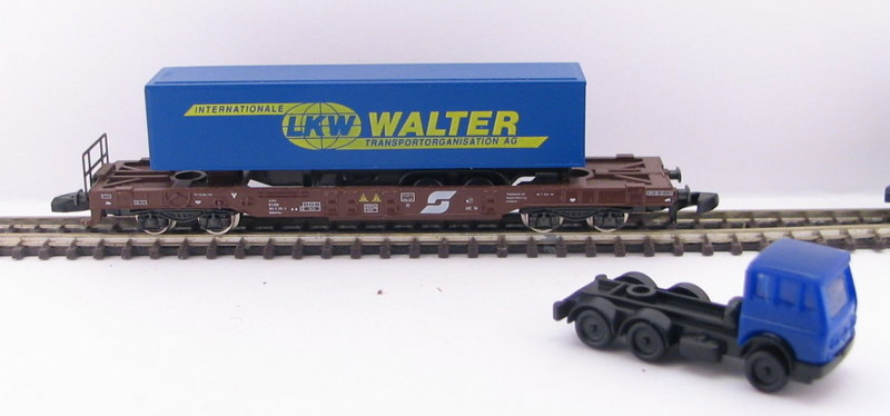 Mini-Club 8604 - Wagon à bords plats porte container "LKW Walter" (avec camion) - ÖBB - "Z"