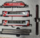 Kato - Composition tractée Rhätische Bahn - "Glacier Express" - Locomotive Ge 4/4 647- 2 voitures Excellence Class - (3 éléments) - y.c. 3 rails pour présentation - N