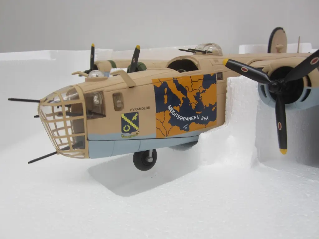Armour Collection by The Franklin Mint - B24 "The Squaw" - USAAF - 1/48 - (Occasion vérifiée - Emballage légèrement défraîchi)