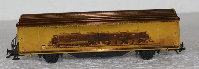 Märklin 4735,934 - Wagon couvert Gold (Doré à la feuille) Hbils «Ae 8/14» - SBB-CFF - HO