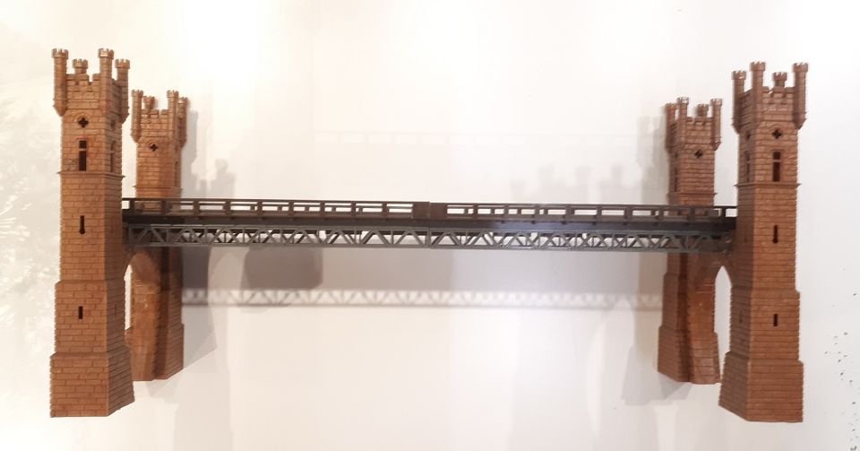 Faller B-539  Pont à tours pour voies modèles ou Märklin HO