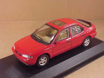 Minichamps Ford Mondea Fliessheck - Rouge espagnol - 1/43 