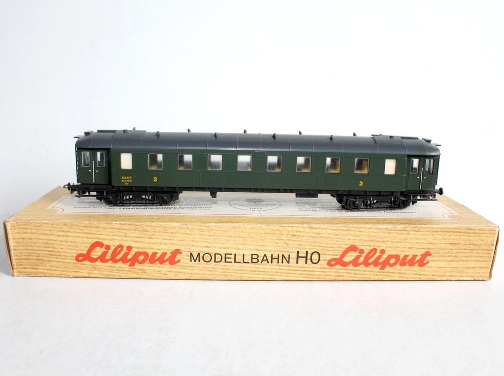 Liliput 285 72 - Voiture Voyageurs - 2ème classe "Bastille" - SNCF - HO    
