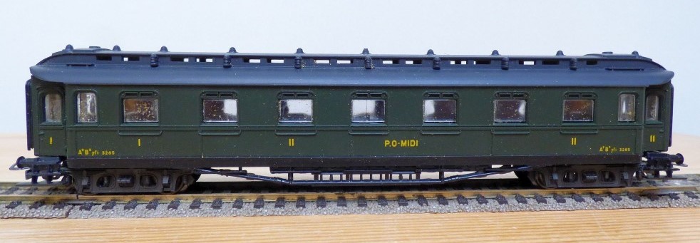 Liliput 295 20 - Voiture grandes lignes ex DR à 2 bogies mixte de 1 ère et 2 ème classe type A2B5 - Chemins de fer Français "PO-MIDI" - HO     