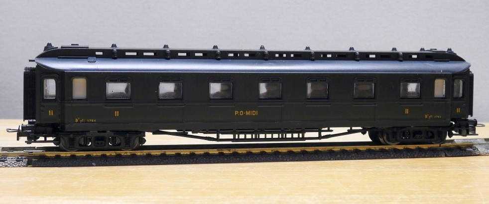 Liliput 295 22 - Voiture grandes lignes ex DR à 2 bogies mixte de 2 ème classe type B7yfi - Chemins de fer Français "PO-MIDI" - HO      