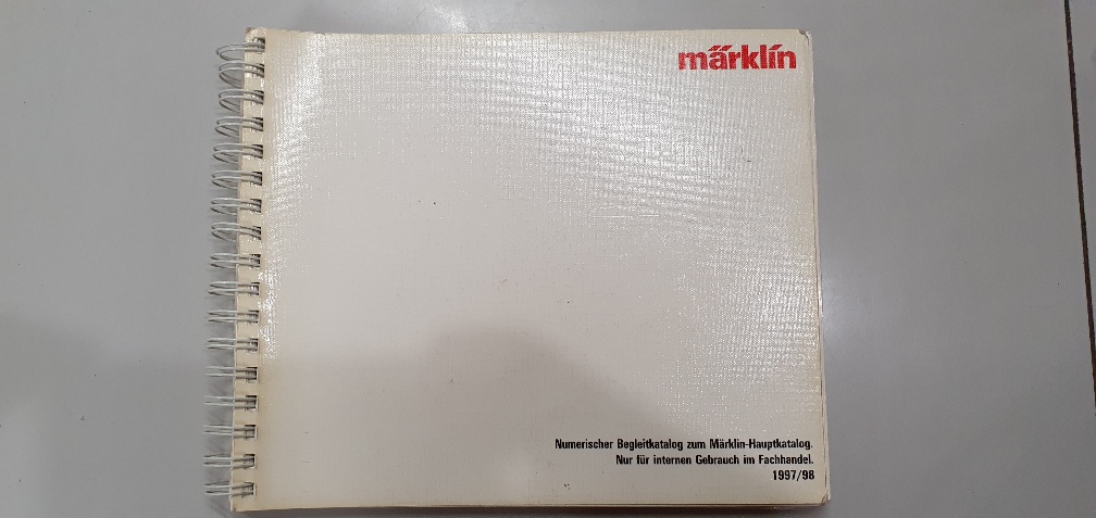 Catalogue Märklin 1997/98 pour détaillants - État correct avec annotations manuscrites à l'intérieur - (Occasion vérifiée)