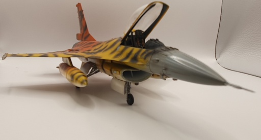 [BUILT-0008] General Dynamics F-16A Fighting Falcon - Tiger Meet - Modèle terminé - Réalisation de niveau professionnel - 1/48