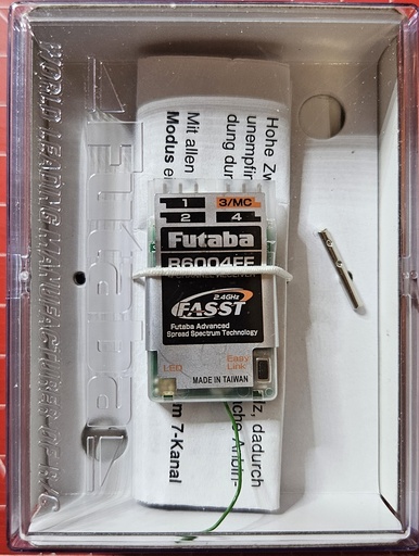 [FUT-F 0962] Futaba F 0962 - Récepteur FASST R6004FF - 2,4 GHz - 6 canaux - 3.8g - 20.5x35.3x7.5mm