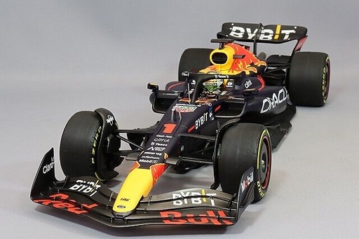 [MIN-110222201] Minichamps - Oracle Red Bull Racing RB18 -  Winner Abu Dhabi GP 2022 - Max Verstappen - 1/18  