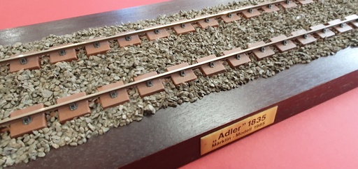[MAR-0268] Märklin 0268 - Rail de présentation droit 900 mm - Plaquette "Adler- Echelle I